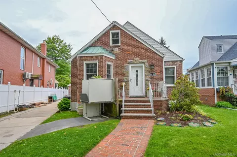 56-08 197th St, Fresh Meadows, NY 11365
