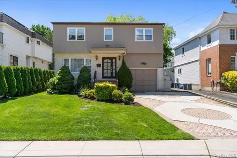 42 North Rd, North Hempstead, NY 11024