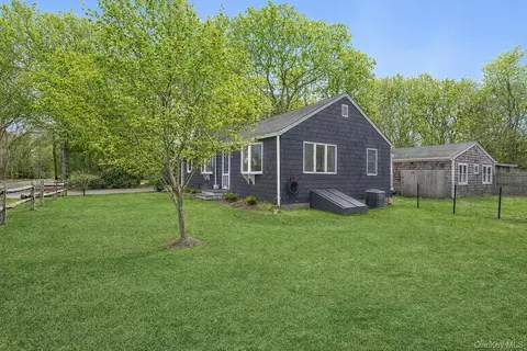 111 Oak Ln, East Hampton, NY 11937