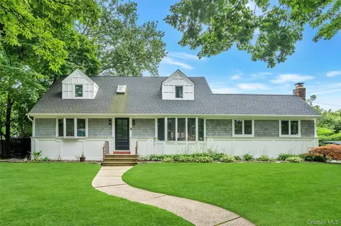 27 Middle Dr, Huntington, NY 11743