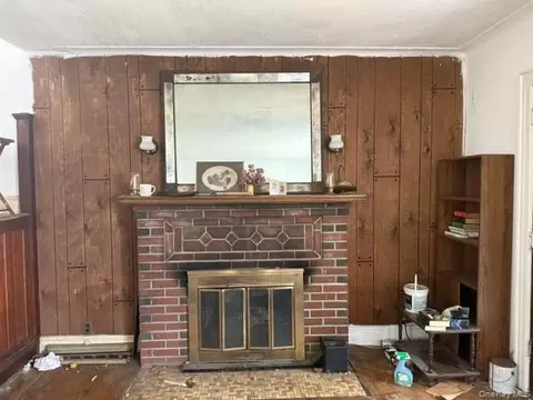 340 Plymouth St, West Hempstead, NY 11552