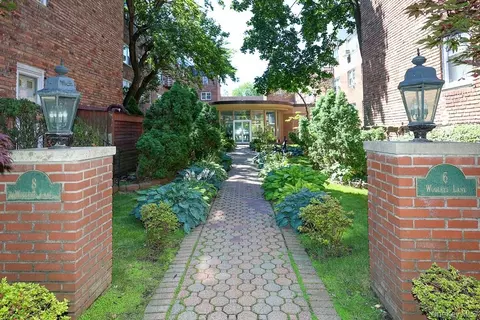 6 Wooleys # -8, North Hempstead, NY 11023