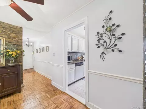72-61 113th Street 113th St #2Z, Forest Hills, NY 11375