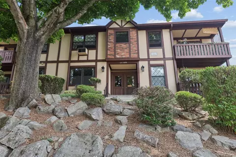 529 Sierra Vista Ln, Clarkstown, NY 10989