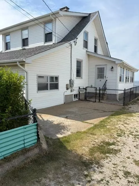 18 Howard Rd, Bayville, NY 11709