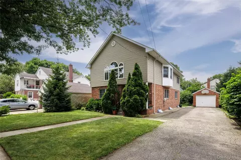 122 Irving Ave, North Hempstead, NY 11001