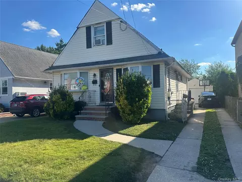 573 Lakeville Rd, North Hempstead, NY 11040