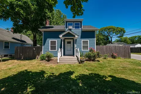 35 Oakland Ave, Port Jefferson Station, NY 11776