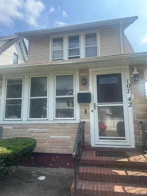 10742 Robard Ln, New York, NY 11429
