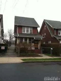 10742 Robard Ln, New York, NY 11429