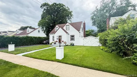 706 Partridge Ave, West Hempstead, NY 11552