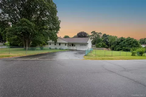 44 Willoughby St, Brentwood, NY 11717