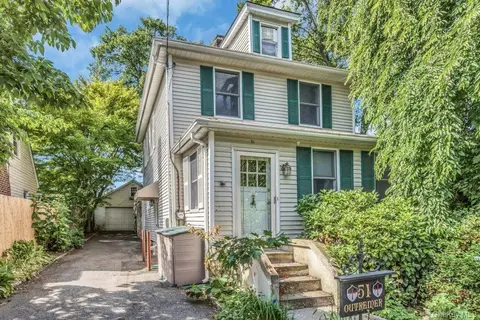 51 Cross St, Locust Valley, NY 11560