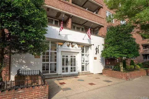 8333 Austin St #6R, New York, NY 14415