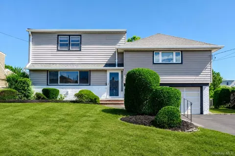 190 W Waukena Ave, Oceanside, NY 11572