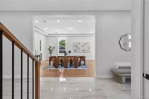 Entry Way - 3 Greene Rd, Ramapo, NY 10977 photo 2 of 10