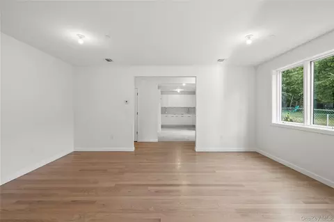 Living - 3 Greene Rd, Ramapo, NY 10977 photo 2 of 3