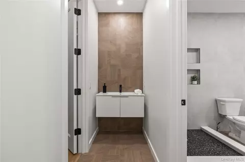 Entry Way - 3 Greene Rd, Ramapo, NY 10977 photo 6 of 10