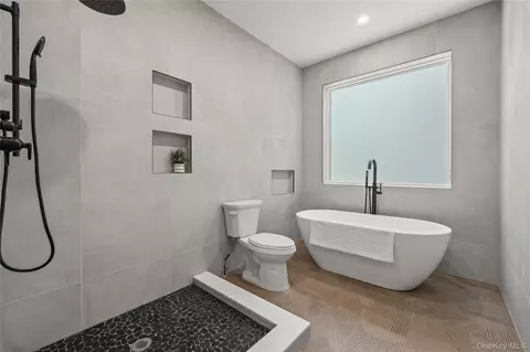 Bath - 3 Greene Rd, Ramapo, NY 10977 photo 2 of 9
