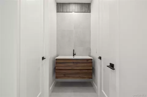 Entry Way - 3 Greene Rd, Ramapo, NY 10977 photo 7 of 10
