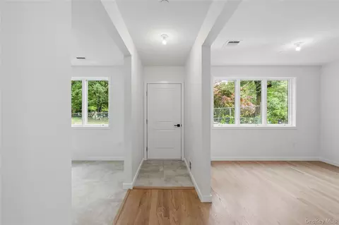 Entry Way - 3 Greene Rd, Ramapo, NY 10977 photo 10 of 10