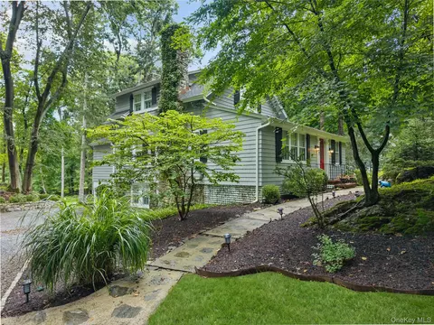 131 Douglas Rd, New Castle, NY 10514