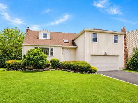 3399 Harold St, Oceanside, NY 11572