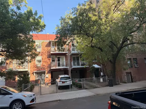 34-09 30th St, Astoria, NY 11106