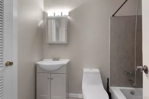 Bath - 8 N James St #I, Peekskill, NY 10566 photo 1 of 2