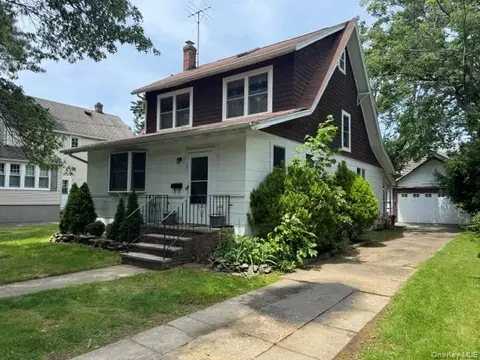 35 Fairview Ave, North Hempstead, NY 11050