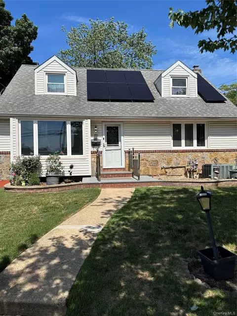 90 Clearstream Ave, Valley Stream, NY 11580