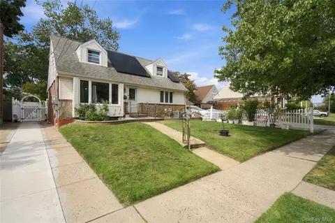 90 Clearstream Ave, Valley Stream, NY 11580