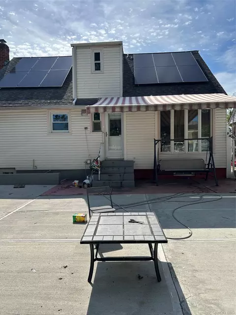 90 Clearstream Ave, Valley Stream, NY 11580