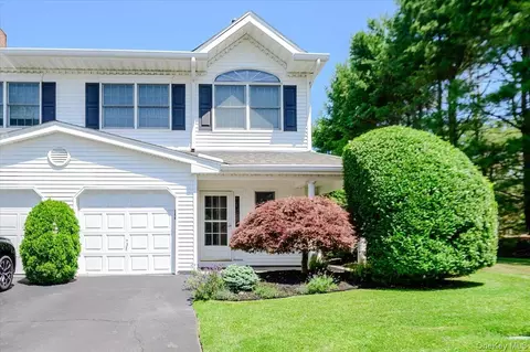 1 S Country Cmn, West Islip, NY 11795