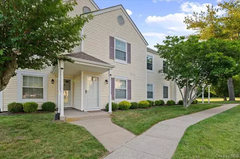 80 Fairview Cir, Middle Island, NY 11953