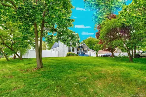 8 Van Cedar St SE #8, Brentwood, NY 11717