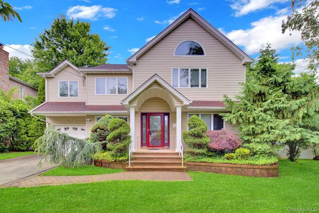 120 Greenway W, North Hempstead, NY 11040