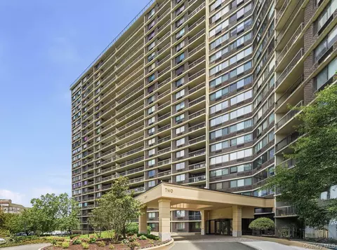 2 Bay Club Dr #6F, Bayside, NY 11360