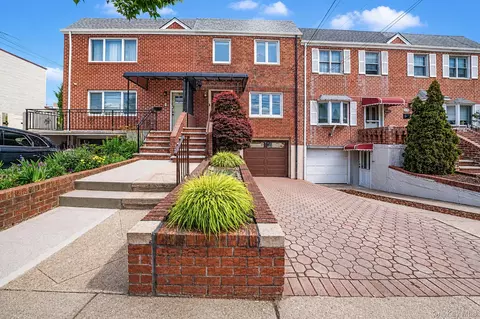 6410 71st St, New York, NY 11379