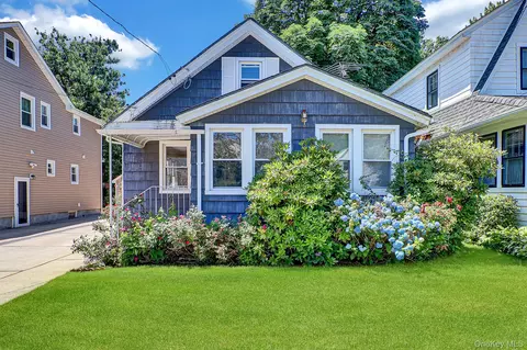 100 Irving Ave, Floral Park, NY 11001