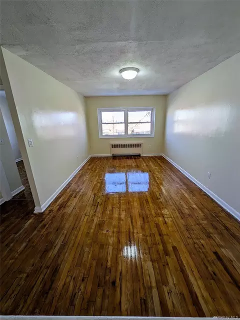 732 Saint Ouen St, New York, NY 10470