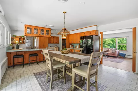 Dining - 21 Vail Rd, Poughkeepsie, NY 12603 photo 3 of 7