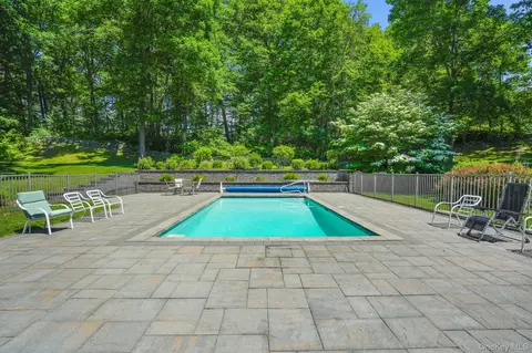 Exterior - 21 Vail Rd, Poughkeepsie, NY 12603 photo 5 of 7