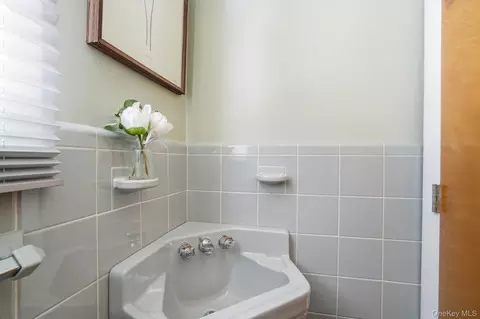 Bath - 21 Vail Rd, Poughkeepsie, NY 12603 photo 1 of 5