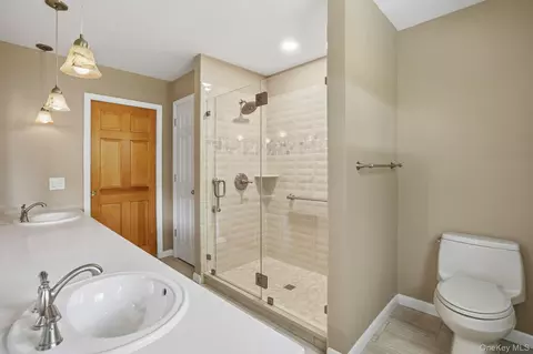 Bath - 21 Vail Rd, Poughkeepsie, NY 12603 photo 4 of 5