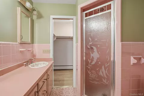 Bath - 21 Vail Rd, Poughkeepsie, NY 12603 photo 2 of 5