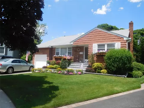 1396 Van Nostrand Pl, Merrick, NY 11566