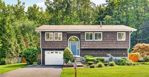 10 Lighthouse Ct, Tomkins Cove, NY 10986