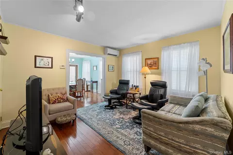 8819 Billings St, New York, NY 11427