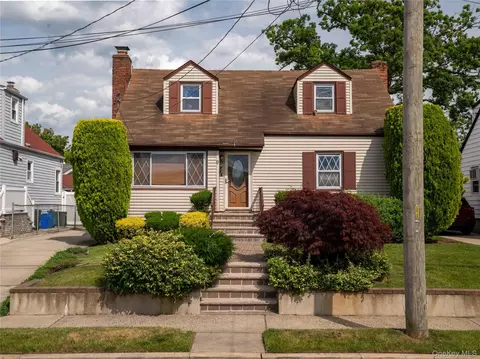 9 Satterie Ave, Valley Stream, NY 11580